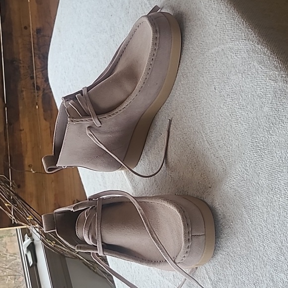 Everlane Shoes - Everlane Suede shoes